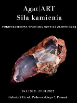 Obrazek przedstawia plakat wydarzenia Agat Art. Jest to wystawa prac konkursowych jubilerów, wykonanych z agatu. Na plakacie, na czarnym tle znajduje się nazwa wydarzenia, dane dotyczące jego miejsca i czasu trwania oraz minerał agat.