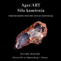 Obrazek przedstawia plakat wydarzenia Agat Art. Jest to wystawa prac konkursowych jubilerów, wykonanych z agatu. Na plakacie, na czarnym tle znajduje się nazwa wydarzenia, dane dotyczące jego miejsca i czasu trwania oraz minerał agat.