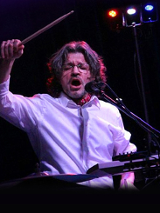 Andrzej Karpiński przy perkusji