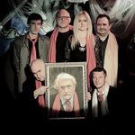 Artyści Piwnicy Pod Baranami ze zdjęciem Mieczysława Święcickiego