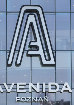 Logo Avenidy: A na fasadzie Galerii