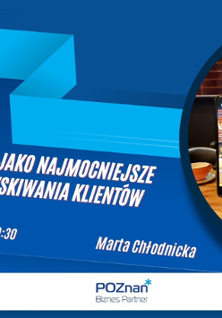 Grafika promująca szkolenie stacjonarne pt. "B-rolki i karuzele jako najmocniejsze narzędzie do pozyskiwania klientów". Wydarzenie odbędzie się 24 kwietnia 2025 roku w godzinach 16:30-19:30 w Poznaniu przy ul. 28 Czerwca 1956 r. nr 404. Szkolenie poprowadzi Marta Chłodnicka. Po prawej stronie grafiki znajduje się zdjęcie prowadzącej - kobiety w okularach i czerwonej koszuli, siedzącej przy stole z laptopem marki Apple. Na pierwszym planie widoczny jest telefon komórkowy nagrywający ją w trybie wideo.