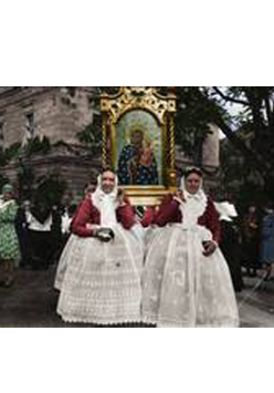 Bamberki z feretronem, Poznań, ok. 1928, Fotografia po koloryzacji, fot. www.mnp.art.pl