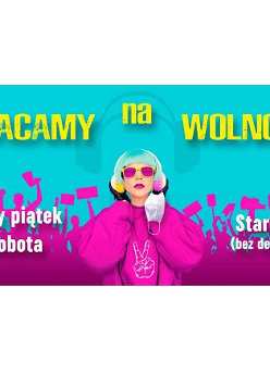 Kobieta w różowym stroju na tle tańczących osób z chorągiewkami, na górze żółty napis na turkusowym tle.