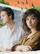 Na kolorowym tle widać dwoje członków zespołu Kwiat Jabłoni.