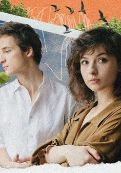 Na kolorowym tle widać dwoje członków zespołu Kwiat Jabłoni.