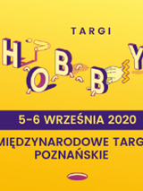 Na żółtym tle fioletowe litery i na fioletowym tle żółte litery.