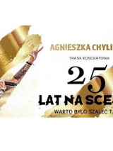 Na banerze promującym trasę koncertową widać zdjęcie piosenkarki i nazwę trasy.