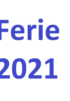 Na białym tle niebieski napis "ferie 2021".