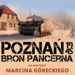 Widok czołgu na tle murowanego domu.