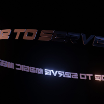 Na czarnym tle okrąd z napisu nazwy wystawy.