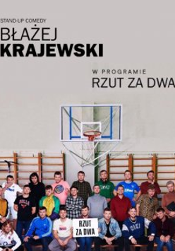 Zdjęcie osób na sali sportowej.