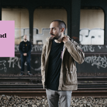 Baner ze zdjęciem artysty.