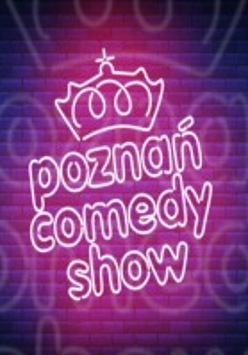 Na niebieskim tle filoetowy napis jażeniówkami "poznań comedy show".