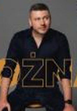 Zdjęcie artysty i nazwa wydarzenia.