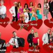 Baner z nazwą zespołu i zdjęciem artystów.