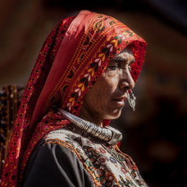 Baner ze zdjęciem afrykanki w srtoju ludowym.