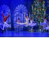 Zdjęcie aktorów grających w spektaklu.