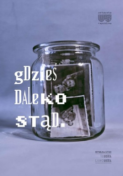 Zdjęcie słoika ze zdjęciami w środku. Nazwa wydarzenia.