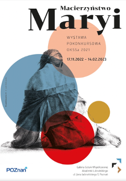 Nazwa wystawy i ramy czasowe. Obok szkic kobiety siedzącej tyłem na ziemi. Na wszystkim cztery koła w kolorze rużowym, niebieskim, czerwonym i musztardowym.