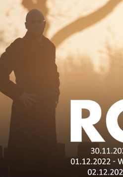 Zdjęcie artysty i nazwa wydarzenia.