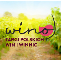 Baner promujący wydarzenie. Nazwa wydarzenia z niewyraźnym zdjęciem winnicy w tle.