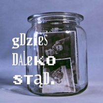 Zdjęcie słoika ze zdjęciami w środku. Nazwa wydarzenia.