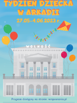 Rysunek fasady budynku arkadii. Kolorowe baloniki i latawiec. Tło niebieskie. Czuć radość.