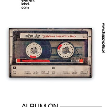 Baner promujący wydarzenie. Nazwa wydarzenia i data. Zdjęcie kasety magnetofonowej.