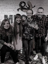 Baner promujący wydarzenie. Nazwa wydarzenia i zdjęcie artystów.