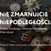 Baner promujący wydarzenie. Nazwa wydarzenia i data. Leżące ordery i zegarki kieszonkowe.