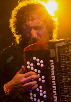 Baner promujący wydarzenie. Nazwa wydarzenia i zdjęcie artysty.