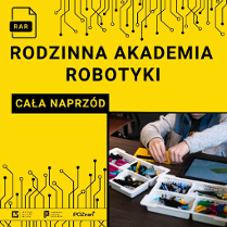 Na żółtym tle czarny napis z nazwa wydarzenia. Prawy dolny narożnik to zdjęcie rąk dziecka składającego klocki i dwie kuwety z klockami.