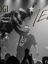 Baner promujący wydarzenie. Nazwa wydarzenia i zdjęcie artysty.