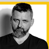 Baner promujący wydarzenie. Nazwa wydarzenia i zdjęcie artysty.