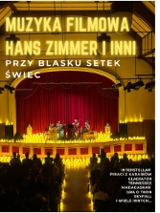 Baner promujący wydarzenie. Nazwa wydarzenia. W tle świece oraz kwartet muzyków na scenie.