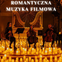 Baner promujący wydarzenie. Nazwa wydarzenia. W tle świece oraz kwartet muzyków na scenie.