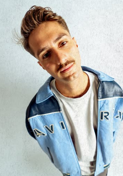 Baner promujący wydarzenie. Nazwa wydarzenia, data i zdjęcie Artysty.