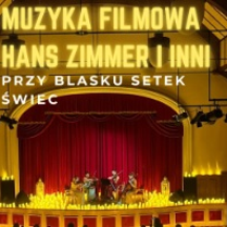 Baner promujący wydarzenie. Nazwa wydarzenia. W tle fortepian i świece.