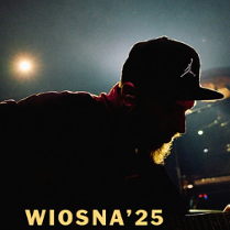 Baner promujący wydarzenie. Nazwa wydarzenia i zdjęcie artysty.