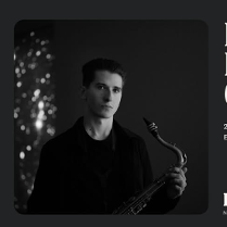 Baner z nazwą wydarzenia. Zdjęcie osoby artystycznej.