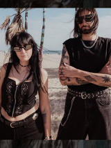 Baner z nazwą wydarzenia. Zdjęcie osób artystycznych.