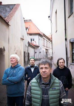 Baner promujący wydarzenie. Nazwa wydarzeania i zdjęcie osób artystycznych.