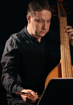 Baner promujący wydarzenie. Nazwa wydarzenia i zdjęcie osoby artystycznej.