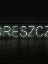 Baner świetlny o napisie Dreszcz