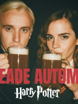 Aktorzy grający w filmie Harry Potter, trzymający kufle z piwem na czarnym tle. Szczegółowe informacje zawarte w treści artykułu.