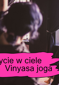 Na zdjęciu kilka ćwiczących osób. U dołu strony tytuł wydarzenia, w lewym górnym rogu logo Sceny Roboczej.