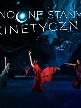 Na ciemno-granatowym tle trzy tancerki w długich sukniach w tanecznych pozach. U góry grafiki napis: "nocne stany kinetyczne".