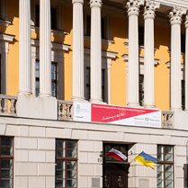 Główny gmach Bibliotekii Raczyńskich znajdujący się przy Placu Wolności w Poznaniu.