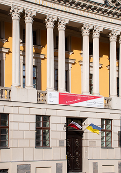 Główny gmach Bibliotekii Raczyńskich znajdujący się przy Placu Wolności w Poznaniu.